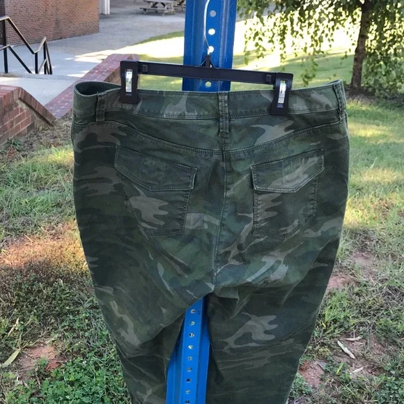 Ann Taylor LOFT Julie Olive Green Camo Trousers Pants Button Back Pockets 10 - Picture 4 of 15